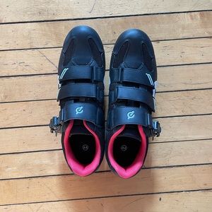 Men’s size 10.5 Peloton shoes (44)